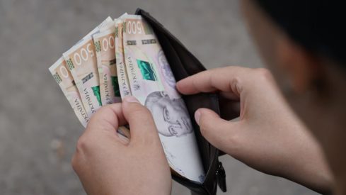 В Україні зріс середній розмір зарплати: названо суму
