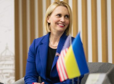 Бринк подала в отставку с должности посла: причина удивляет