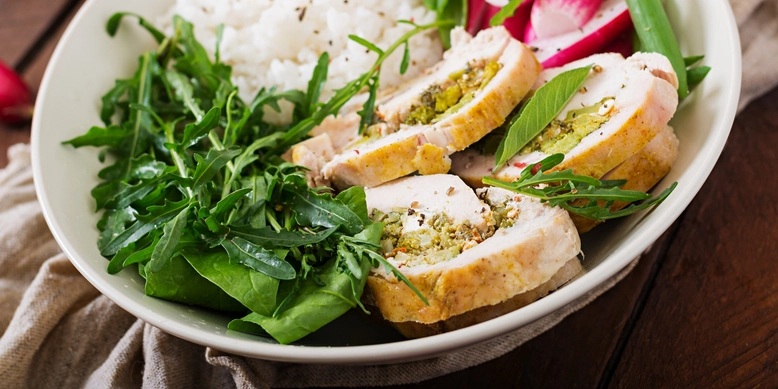 Мясные рулетики с грибной начинкой и творогом: изысканный рецепт