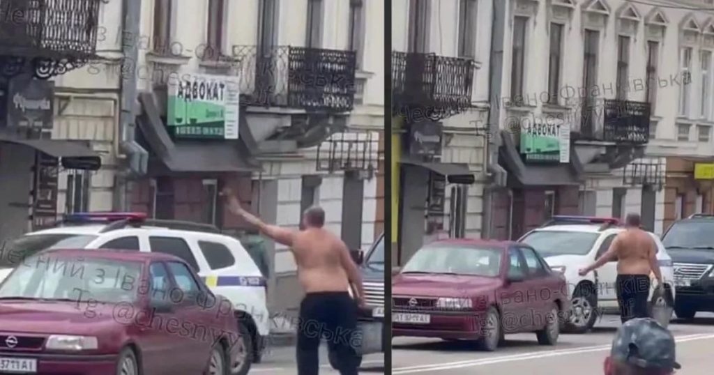 В Коломне мужчина бросал фекалии в полицейское авто: момент попал на видео