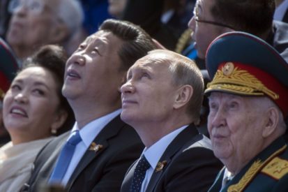 Станут рядом с Путиным: эти политики приедут в Москву на парад