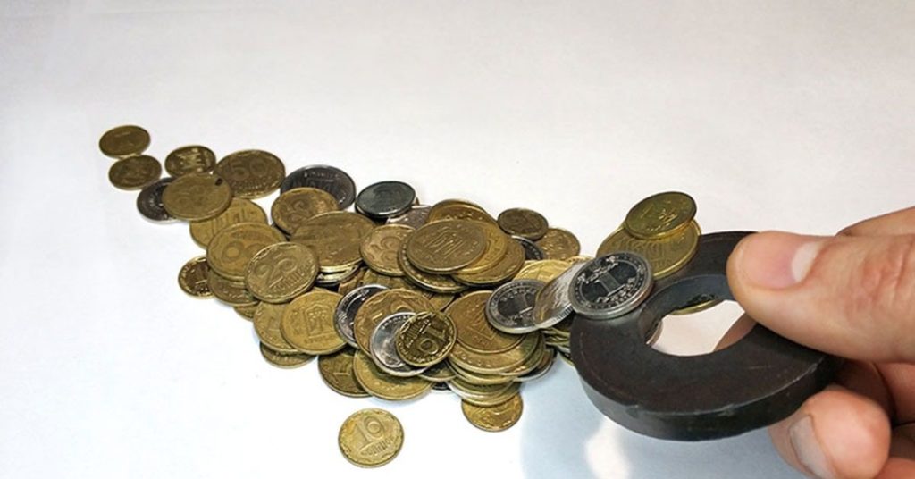 Проверьте копейки магнитом: некоторые стоят тысячи гривен