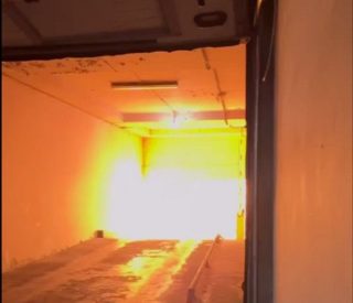 Дрон атаковал вход в укрытие в Киеве: взрыв зафиксировали очевидцы