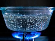 Неожиданные выводы учёных о повторном кипячении воды для напитков