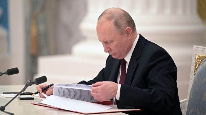 Путин перевел экономику РФ на «военные рельсы» — WSJ