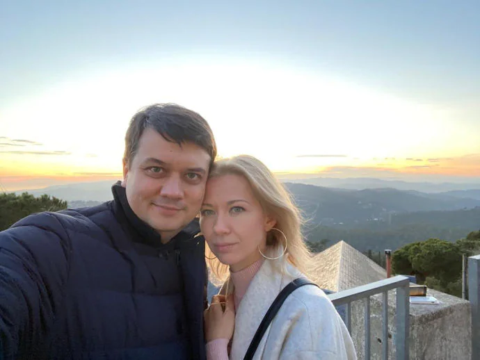 Зарабатывала миллионы на ломбардах: что известно о жене Разумковой