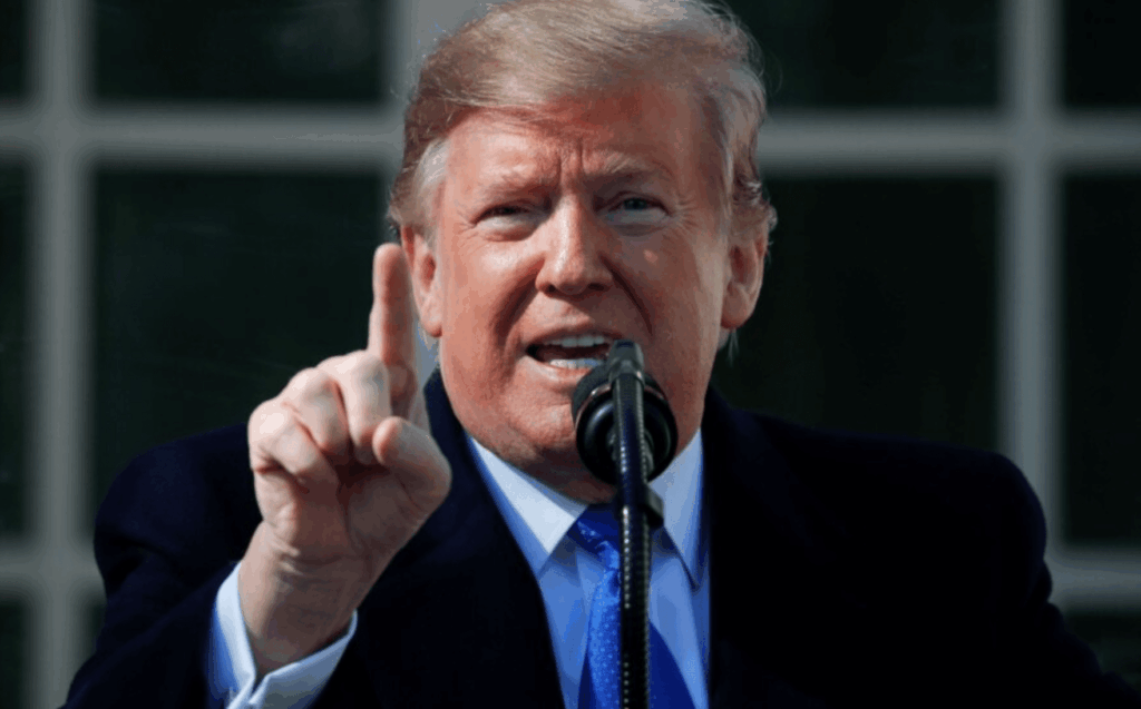 Путін “став абсолютно божевільним”, а на Росію чекає крах, – Трамп