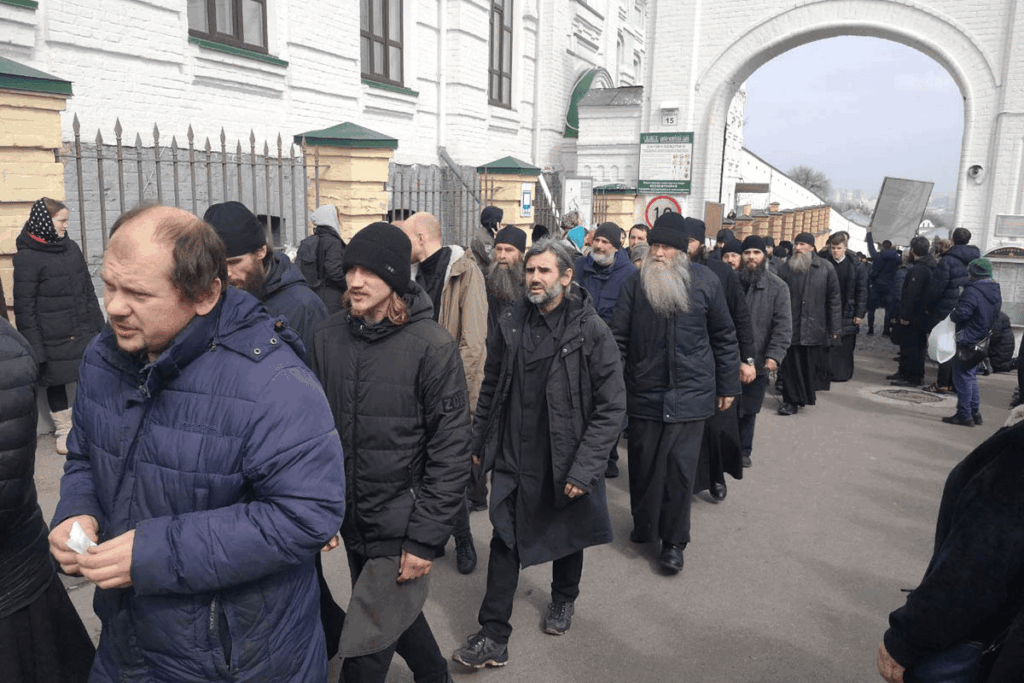 Количество поражает. Сколько монахов УПЦ МП живет в Лавре