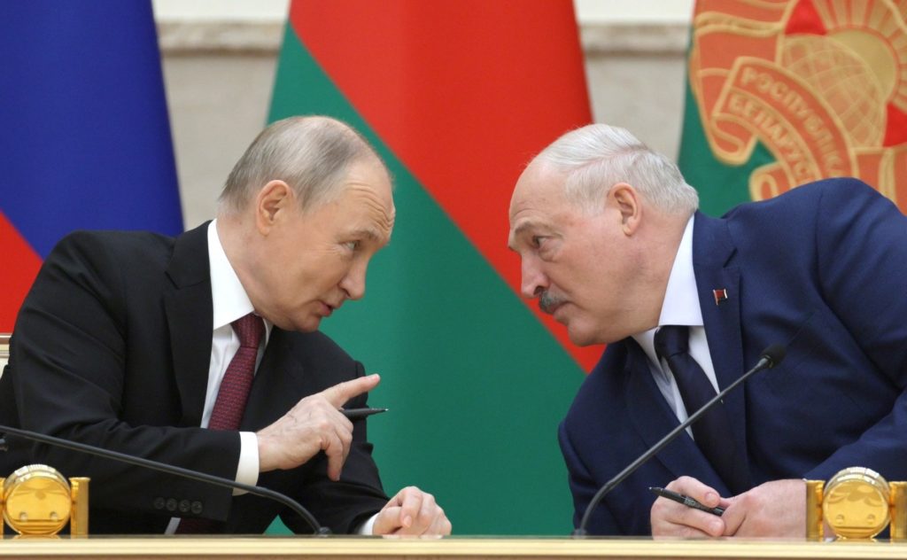 Лукашенко боїться їхати до Путіна: спливла справжня причина