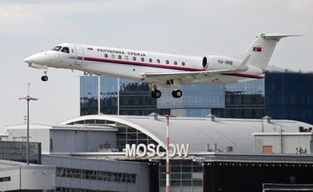 Самолет с Вучичем не смог сесть в Москве и улетел в Баку: причина