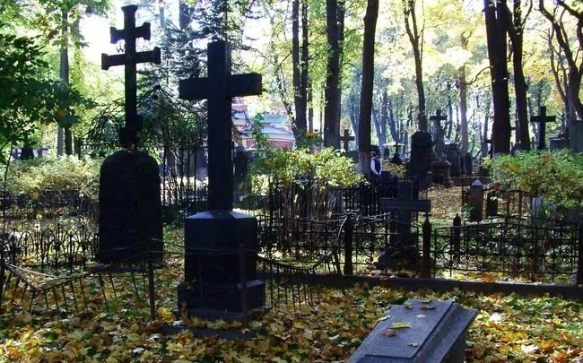 Молча уходить нельзя: что нужно сказать уходя с кладбища