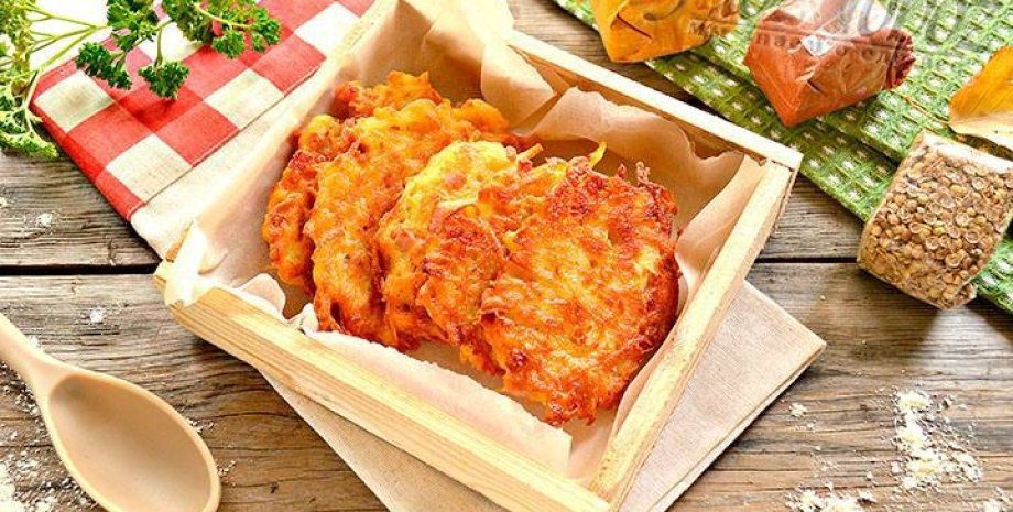 Картофельные деруны с ветчиной и сыром