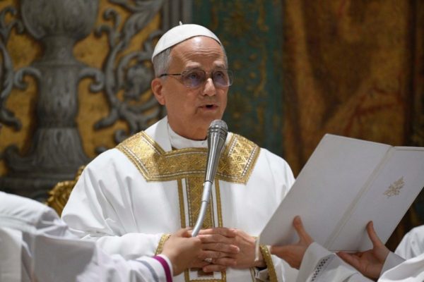 Папа Римский Лев XIV в первой речи упомянул об Украине и призывал к миру