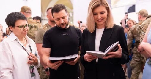 Стало известно название книги, которую купил себе Зеленский