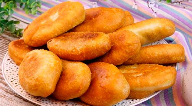 Жареные пирожки, которые вкуснее тех, что на рынке: кулинарка поделилась простым рецептом
