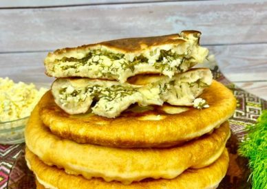 Коржики на кефірі з картоплею та бринзою