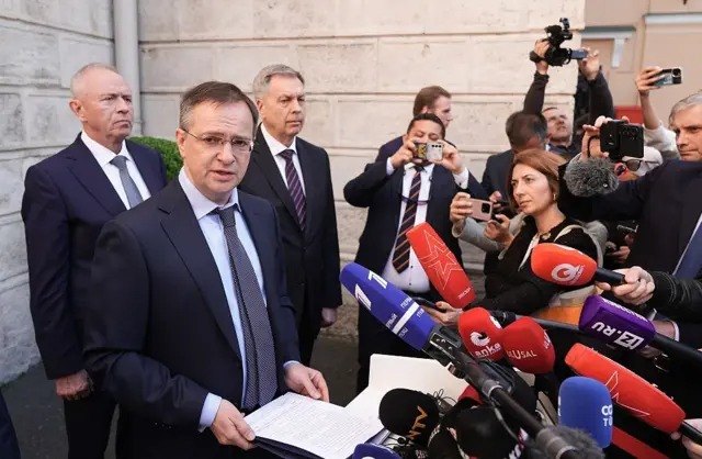 Делегация РФ оконфузилась: журналист ударил по Путину