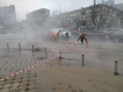 На столичних Осокорках забив «фонтан» з-під асфальту