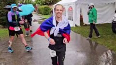Российского марафонца настигла карма за триколор на финише
