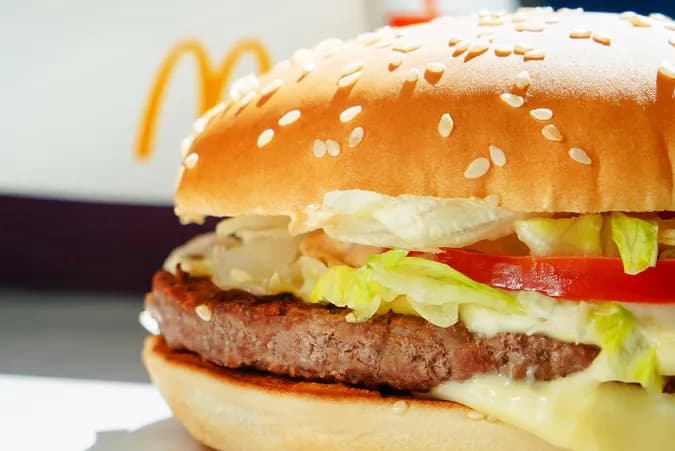 Биг Тейсти исчезнет из McDonald’s: украинцы уже продают бургер на OLX