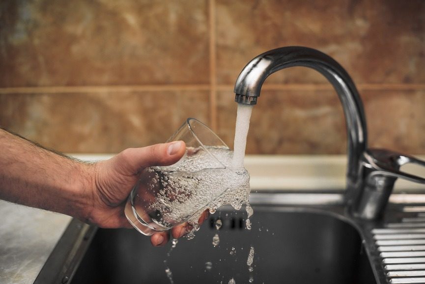 “Усім, хто хоче жити довше”: яку воду найкраще пити