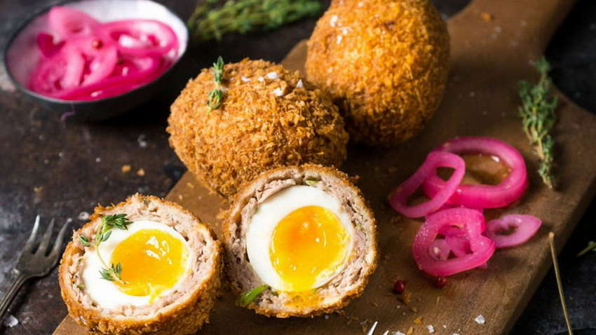 Шотландские яйца: хрустящая мясная закуска, которую можно готовить каждый день