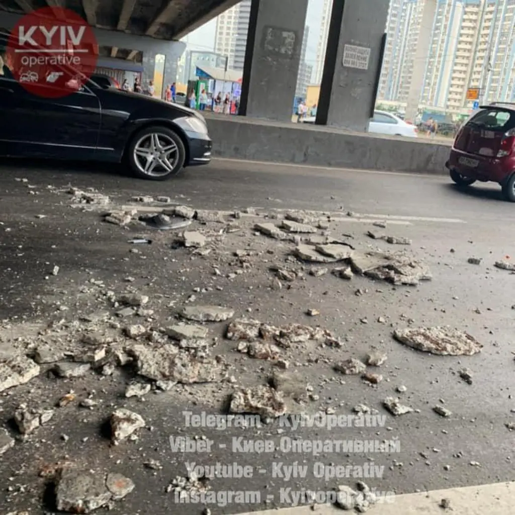 Ремонт капітального мосту в Києві оцінено в понад 600 мільйонів гривень: бетон потребує заміни