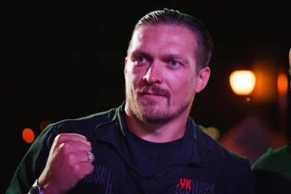Олександр Усик уявив свою футбольну команду з боксерів: Ломаченко як Мессі та Ф'юрі у захисті!