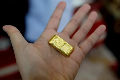 Центробанки повертаються до золота: нова хвиля скуповування металу замість євро
