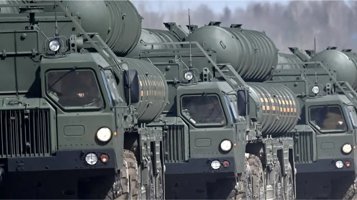Рекордні колони техніки рухаються з Криму та Херсонщини у напрямку Сум