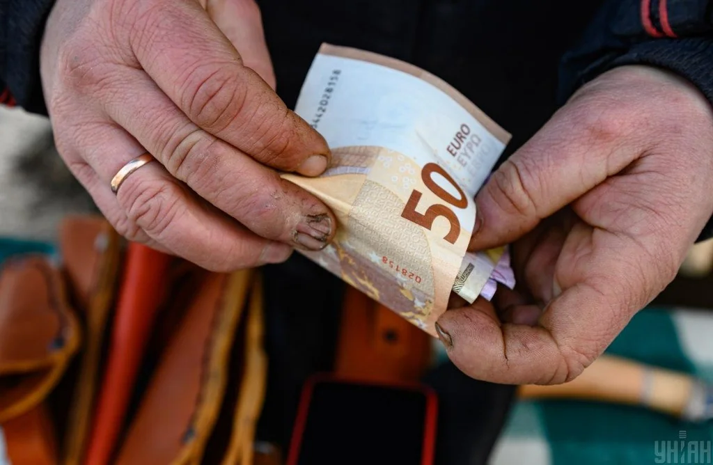 Євро злетів у ціні в "ПриватБанку": оновлений курс валют на 12 червня