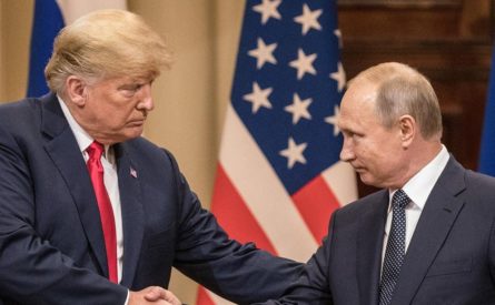 Хочет, но не может: почему Трамп не снимает санкции с РФ — эксперт