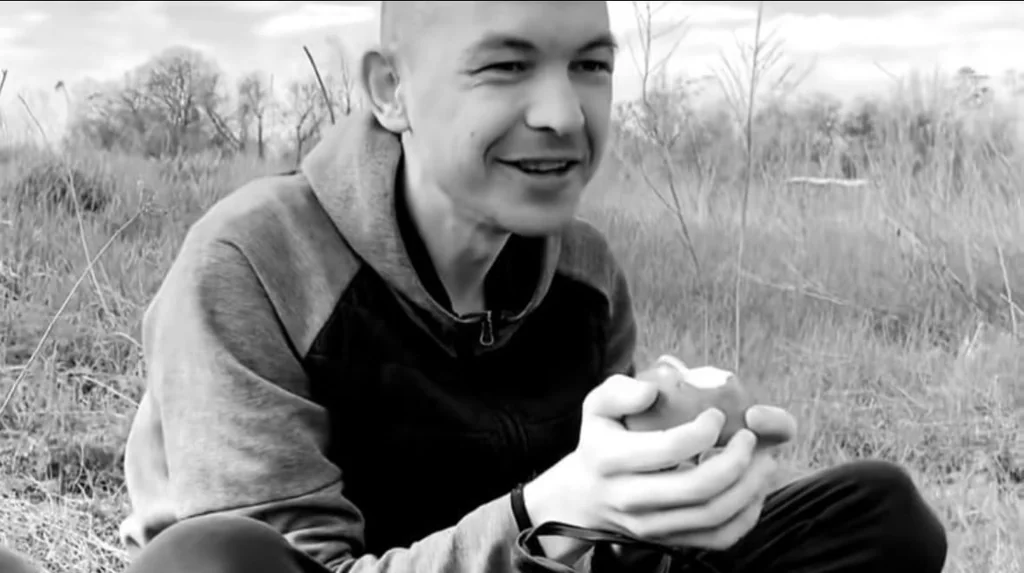 Долгожданное яблоко: скончался бывший пленник Дмитрий Шаповалов спустя два года свободы