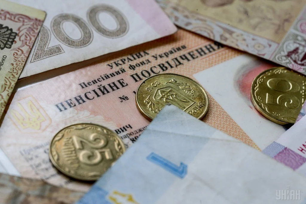 Пенсійні надбавки через суд: які суми отримують колишні прокурори та військові