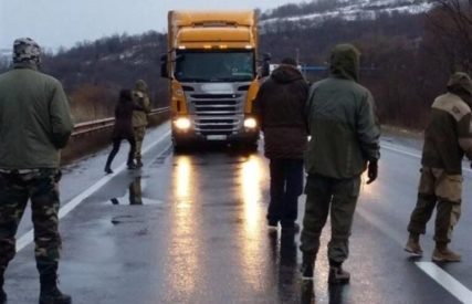 Будут искать контейнеры: в РФ истерика из-за ударов по аэродромам