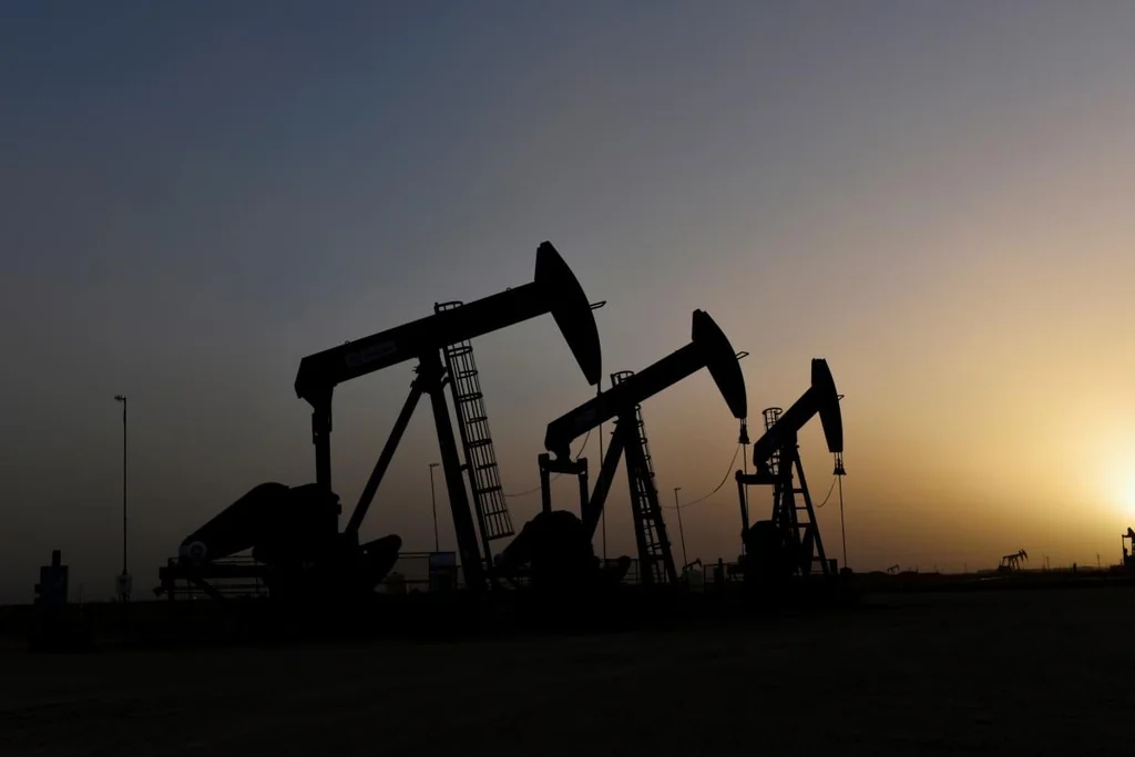 Нефтяной рынок в потрясении: что стоит за обменом ударами между Израилем и Ираном?