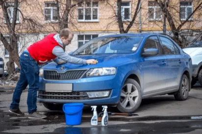 В Украине введен запрет на ремонт и мойку автомобилей во дворах: известен размер штрафа
