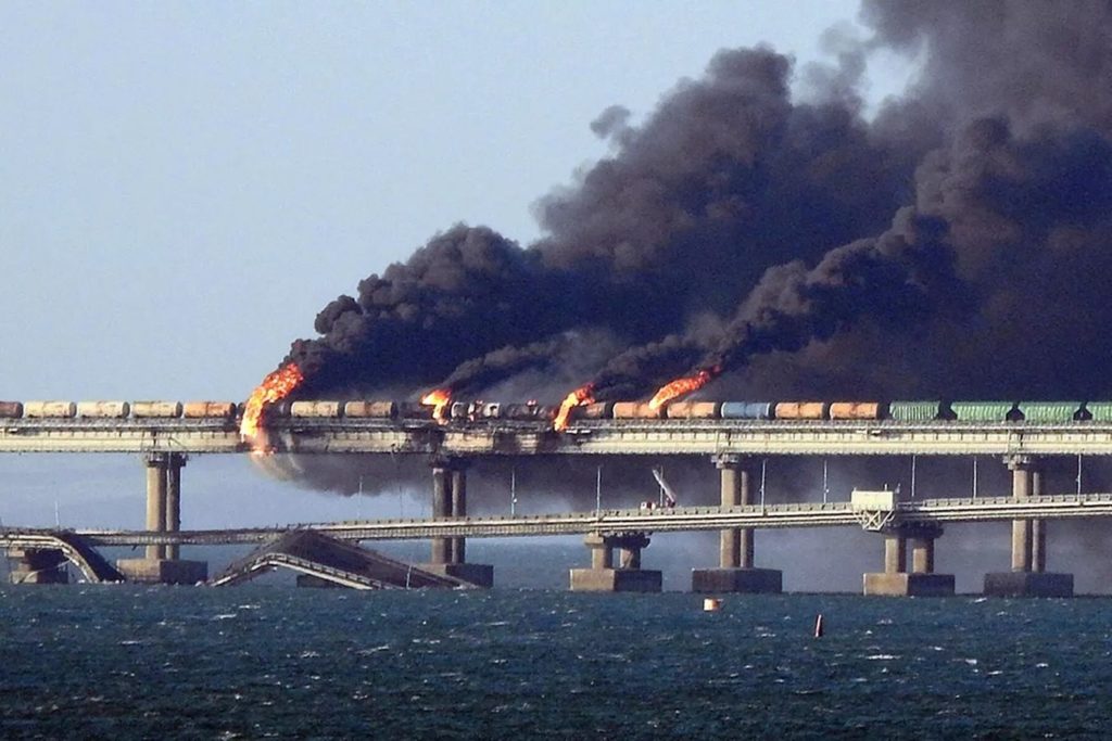 Кримський міст: згадуємо всі три удари України по переправі