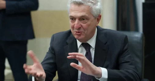 Глава ООН по делам беженцев говорит, что сокращение бюджета подталкивает мигрантов в Европу
