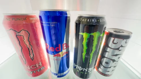 Red Bull, Monster… Енергетичні напої скоро будуть заборонені для осіб молодше 16 років в Англії