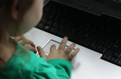 Правительство рассматривает запрет социальных сетей для детей до 16 лет как крайний шаг