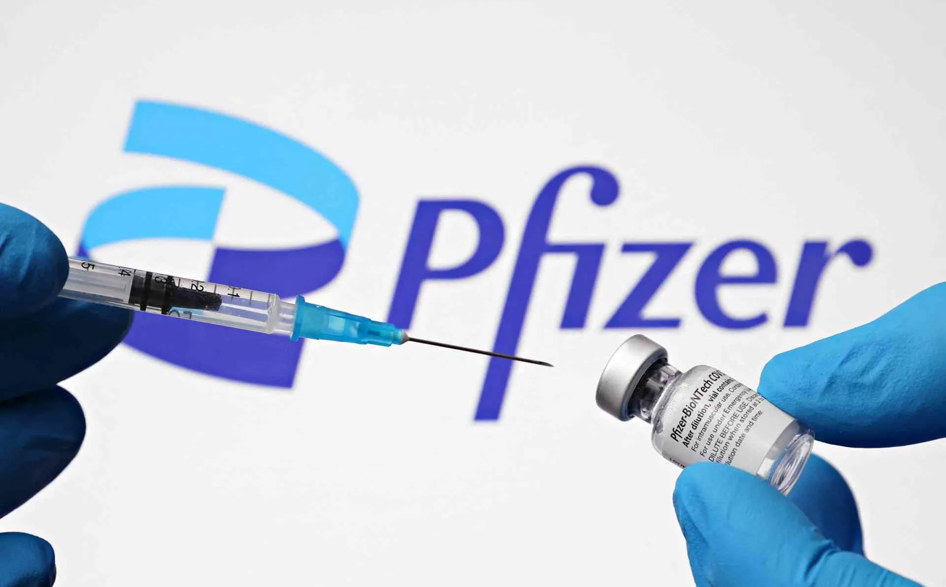 Pfizer подає позов до Польщі в Брюсселі через невідвантажені вакцини 2022 року