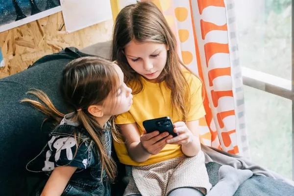 ЄС загрожує TikTok штрафом через порушення правил захисту дітей